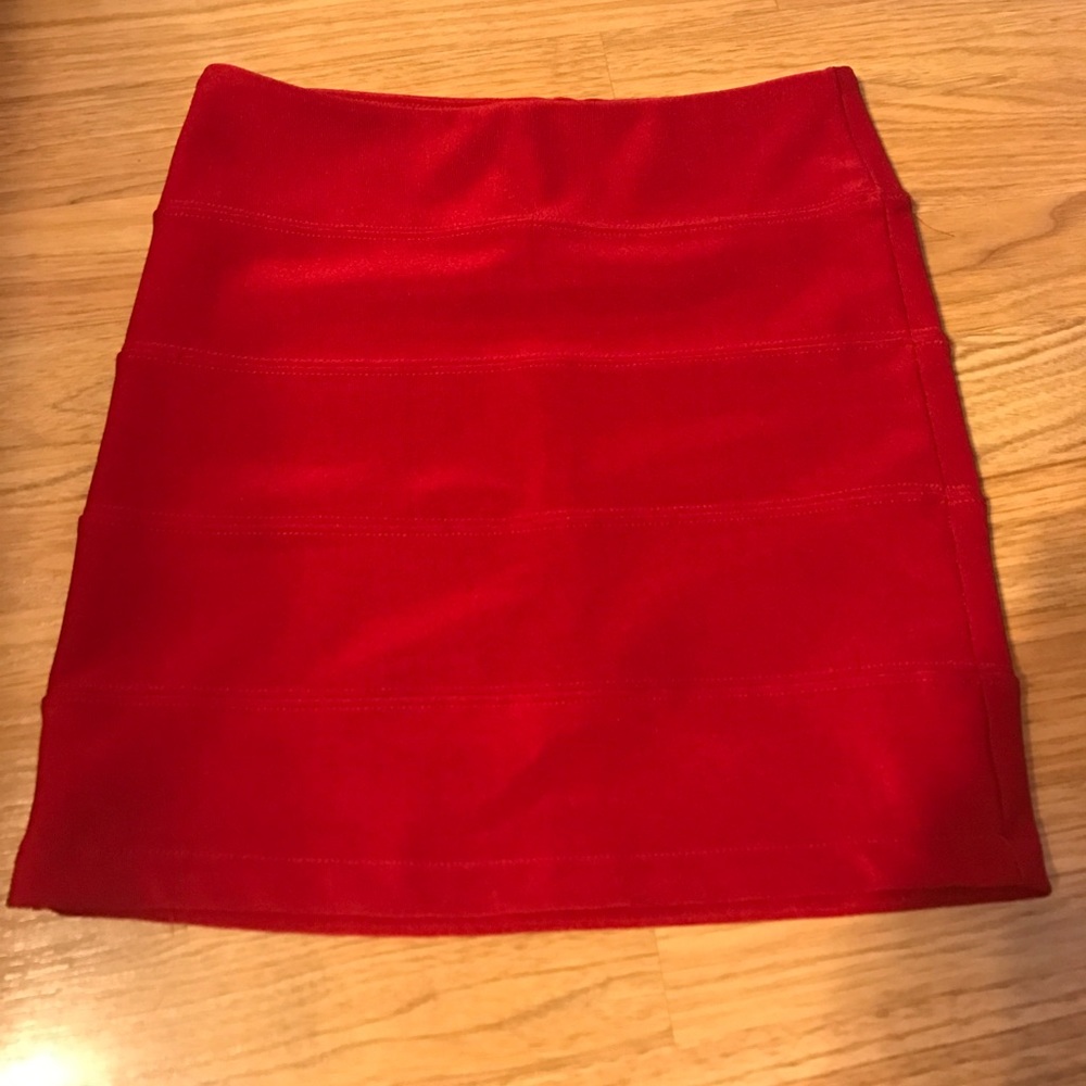 Red bandage guess skirt