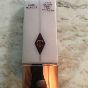 Charlotte Tilbury Light Wonder Foundation