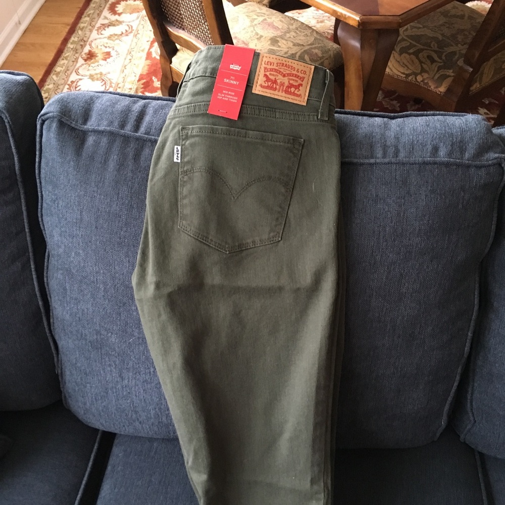 Size 29 green Levi jeans