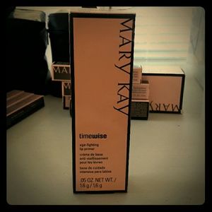 TimeWise age fighting lip primer Mary Kay