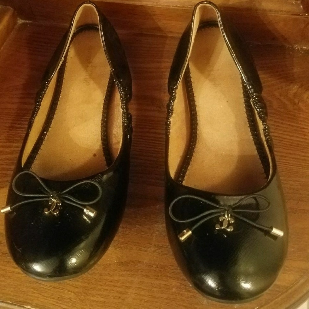 Women's black ballet flats