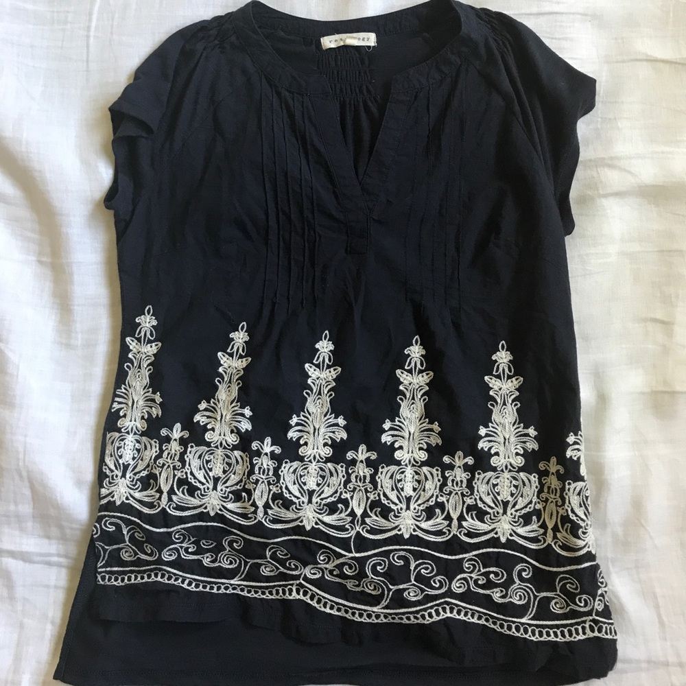 Navy tailored shirt with bohemian white embroidery