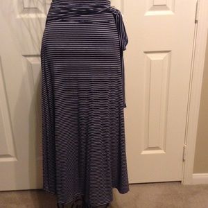 GAP navy/white striped maxi skirt