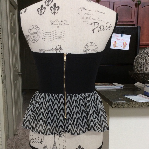 💋 Peplum Strapless Top 💋 - Picture 2 of 6