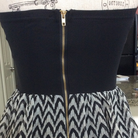 💋 Peplum Strapless Top 💋 - Picture 4 of 6