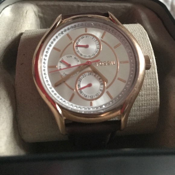 NWB Fossil Brown Leather watch - Picture 2 of 5