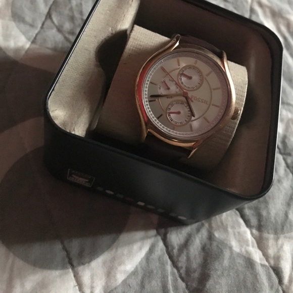 NWB Fossil Brown Leather watch - Picture 4 of 5