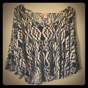 patterned open shoulder poncho tee