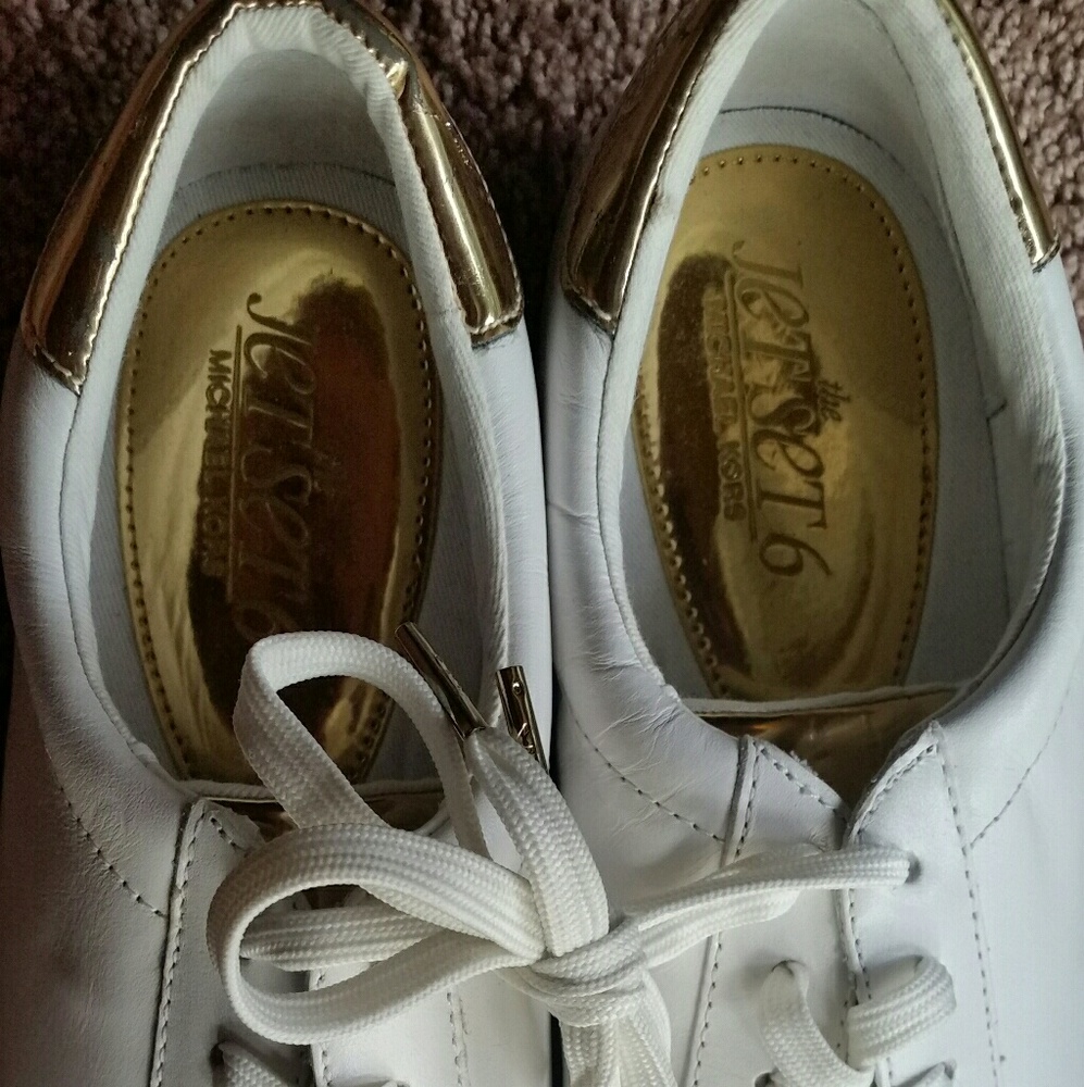 Women's Shoes/never been worn. - Picture 3 of 6