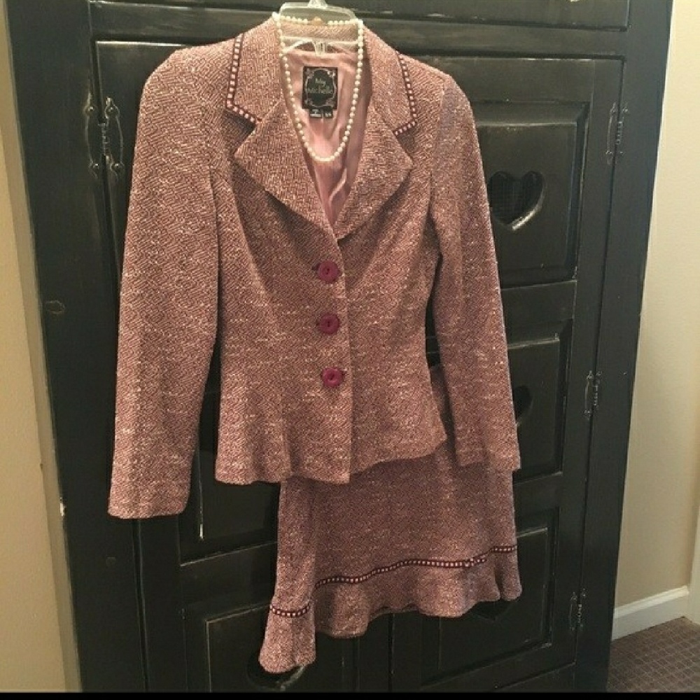 2-Piece Pink Tweed Dress Suit