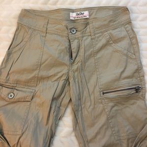 Women's/ Juniors tan cargo pants.