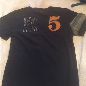 GAP BOYS SIZE 8 TEE