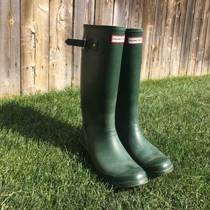 Green hunter rain boots ☔