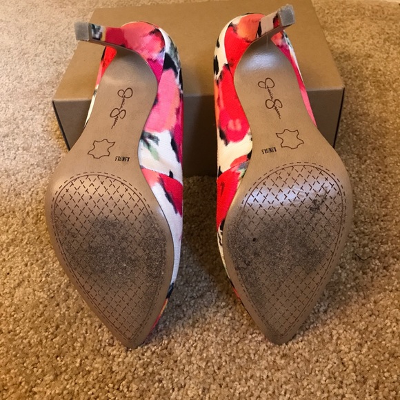 Jessica Simpson - Picture 2 of 3