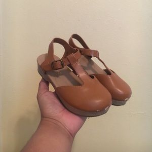 Old navy clogs