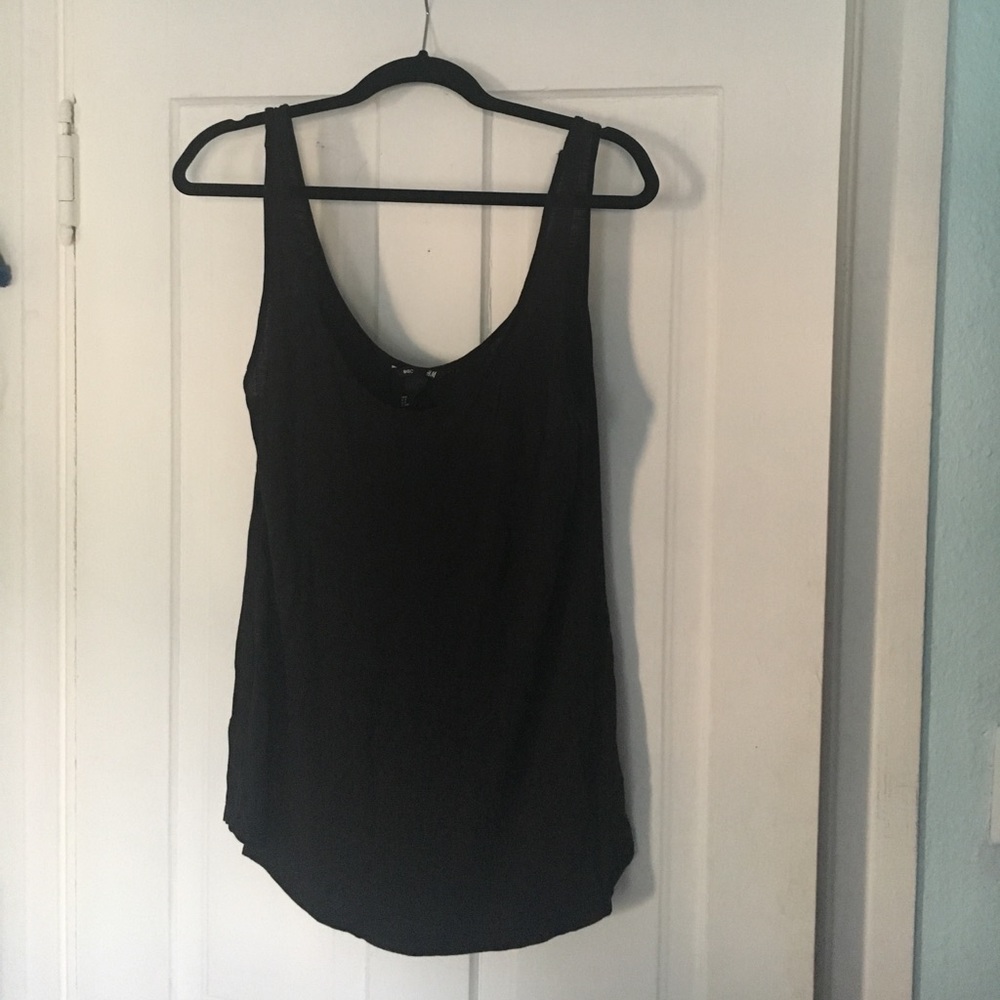 Flowy black tank 💕
