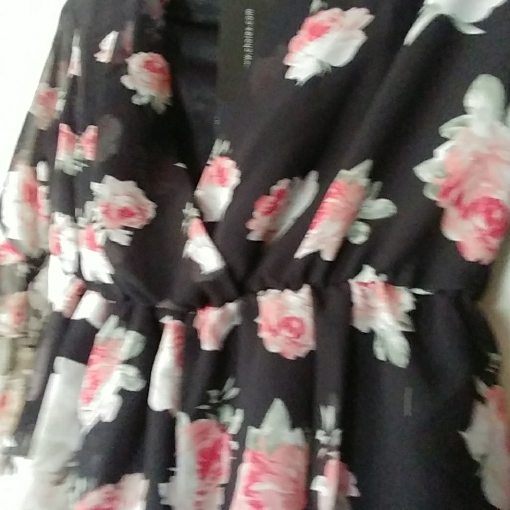 NWT BOHO SHEER FLORAL LINED ROMPER SIZE M - Picture 6 of 8