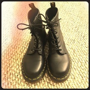 Dr. Martens || Lace-Up Black Boots || NWOT 👍🏻