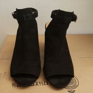 Suede Open-toed Black Wedges