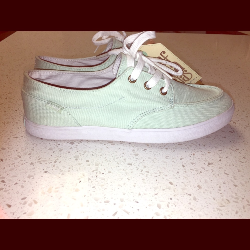 Size 7 Mint Green Reefs NWT