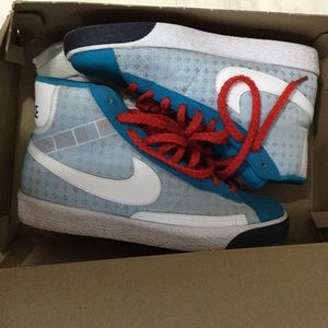 Women's Nike Blazers Sneakes