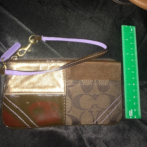Vintage Coach Pattern Wristlet - Picture 4 of 4