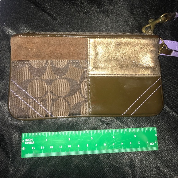 Vintage Coach Pattern Wristlet - Picture 3 of 4