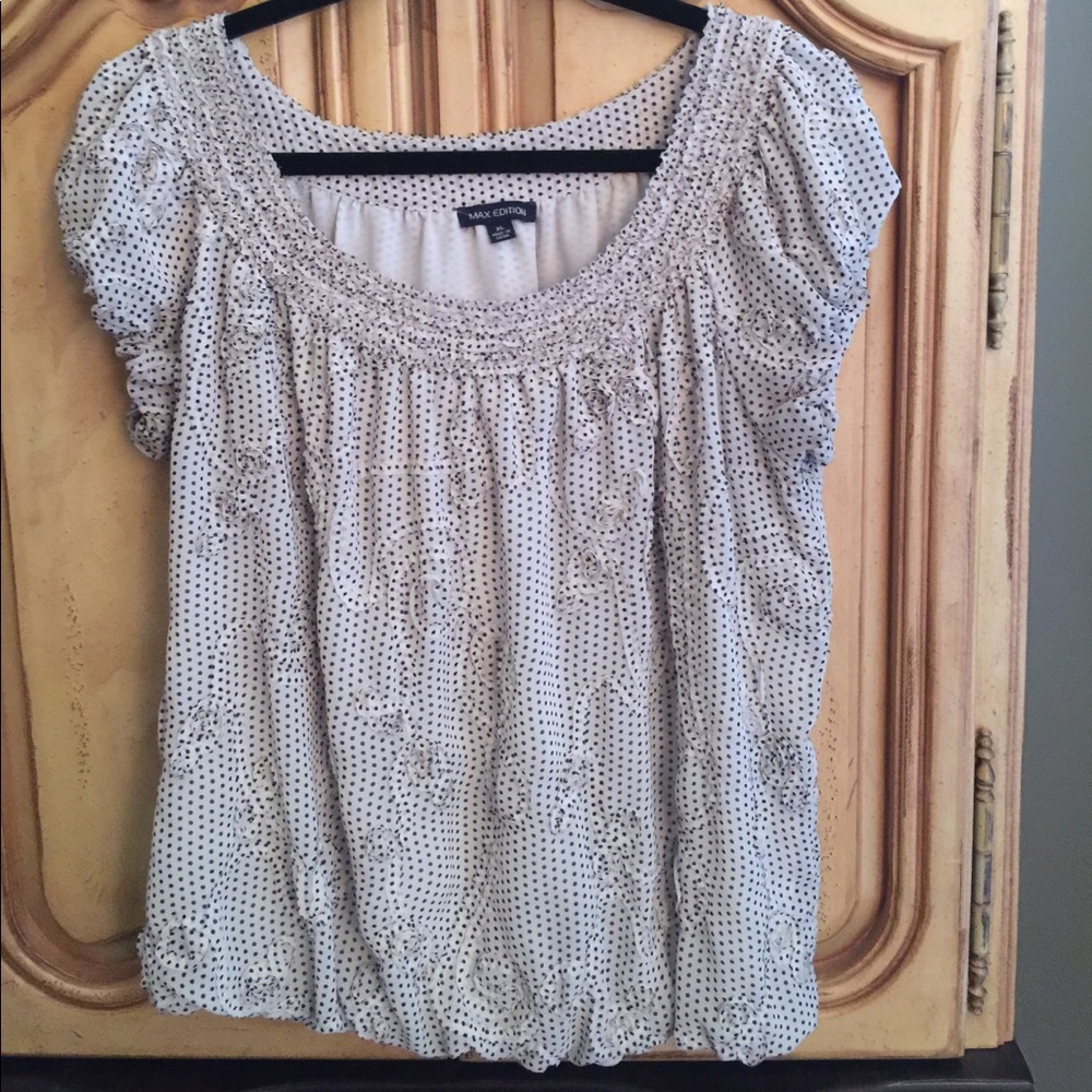 Max Edition puffy top black and cream