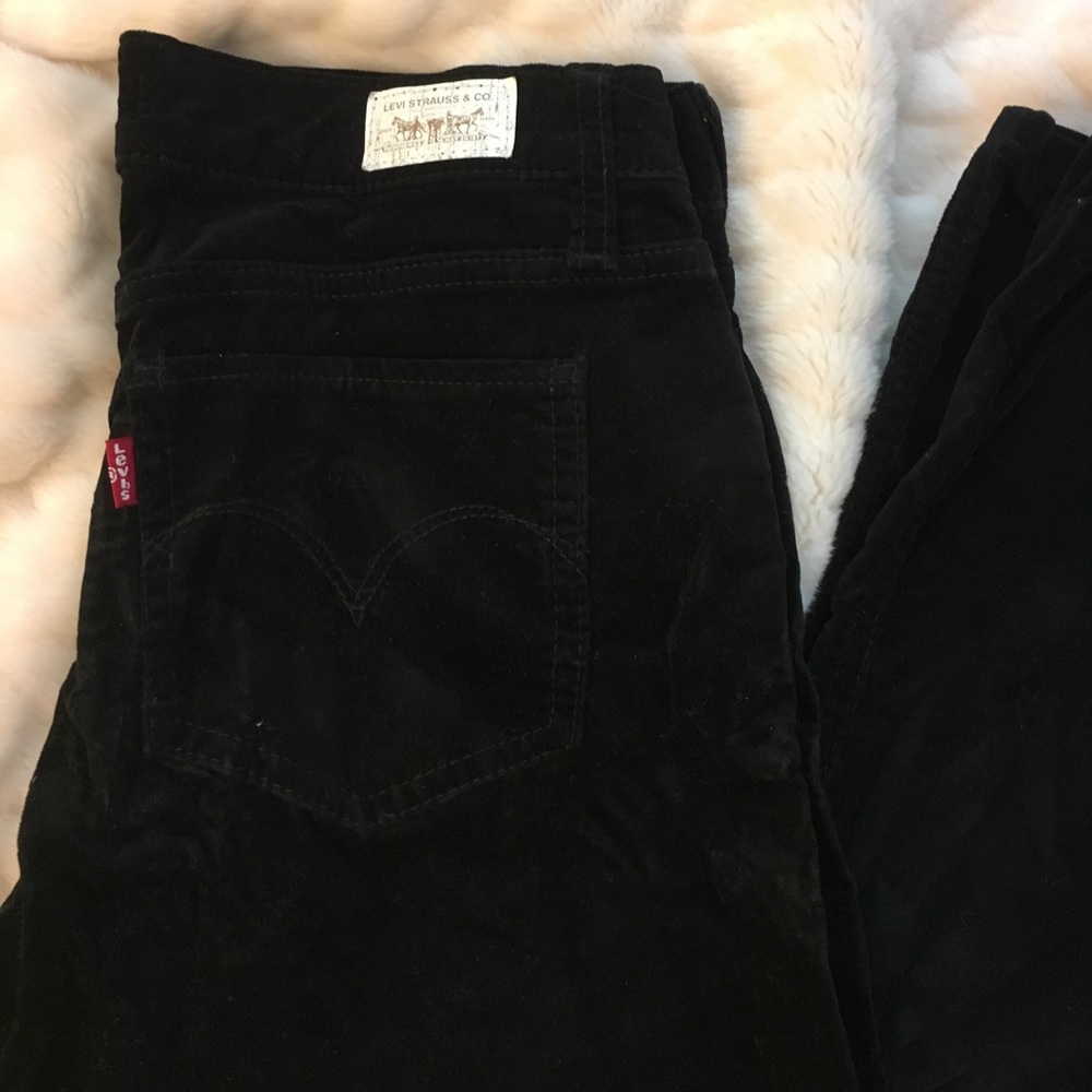 Skinny suede Levi's-pants.