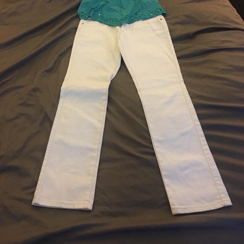 Levi's White Mid Rise Jeans!!!!!!