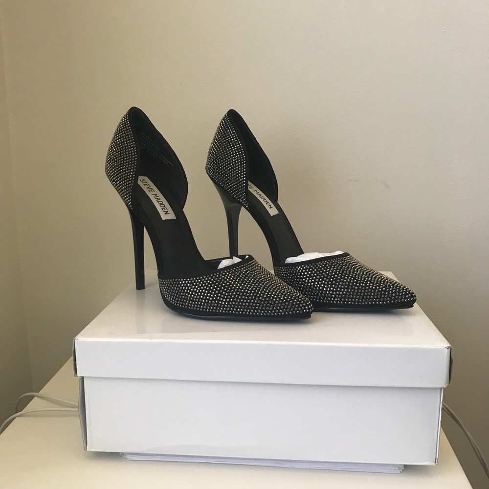New Steve Madden Black pumps