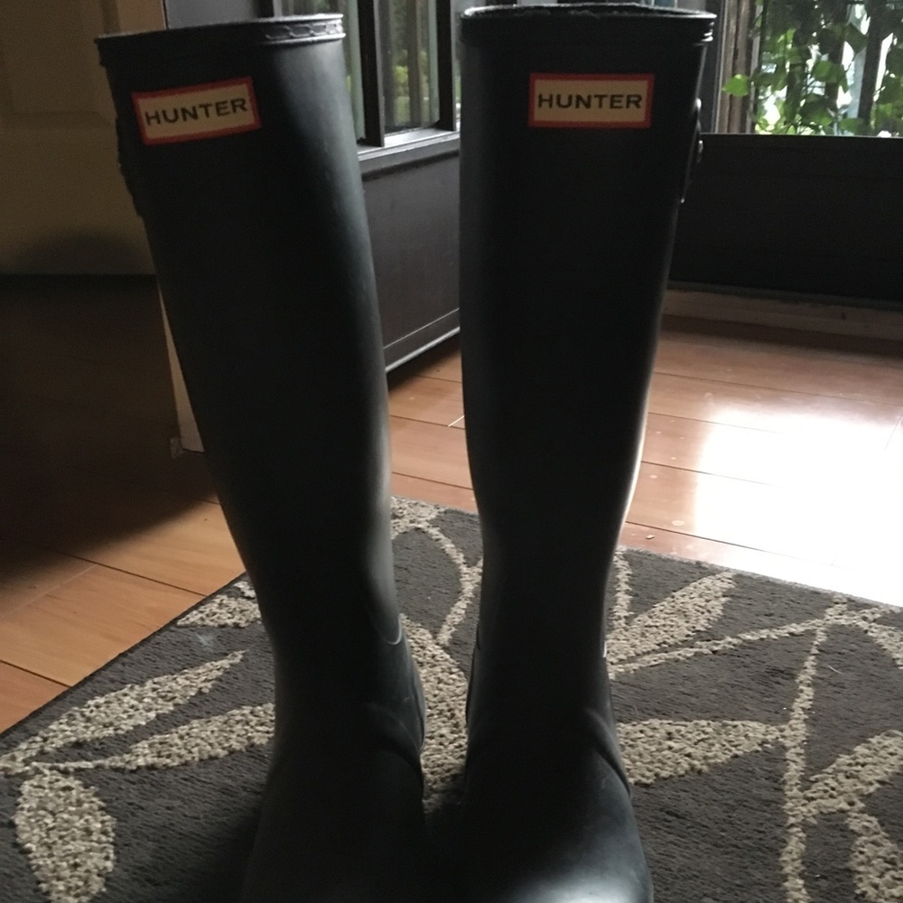 Black US size 7 original tall Hunter rain boots