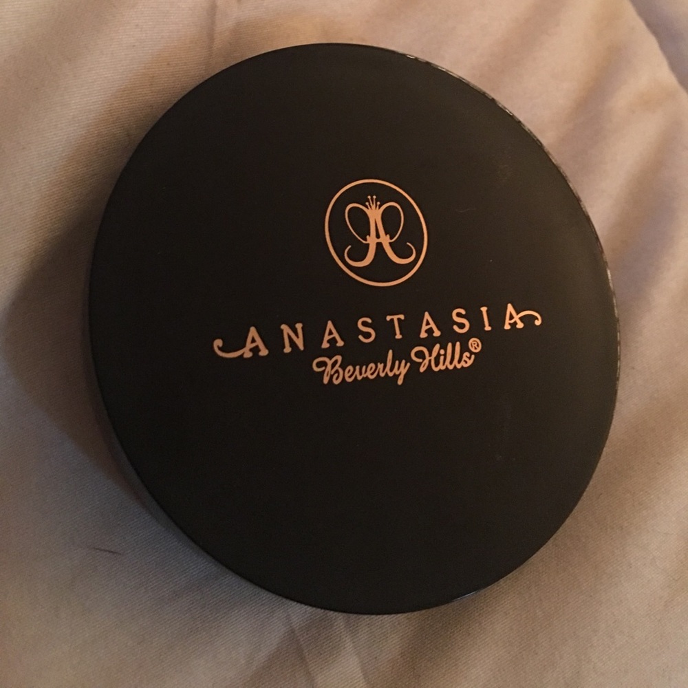 Anastasia Beverly Hills illuminator.