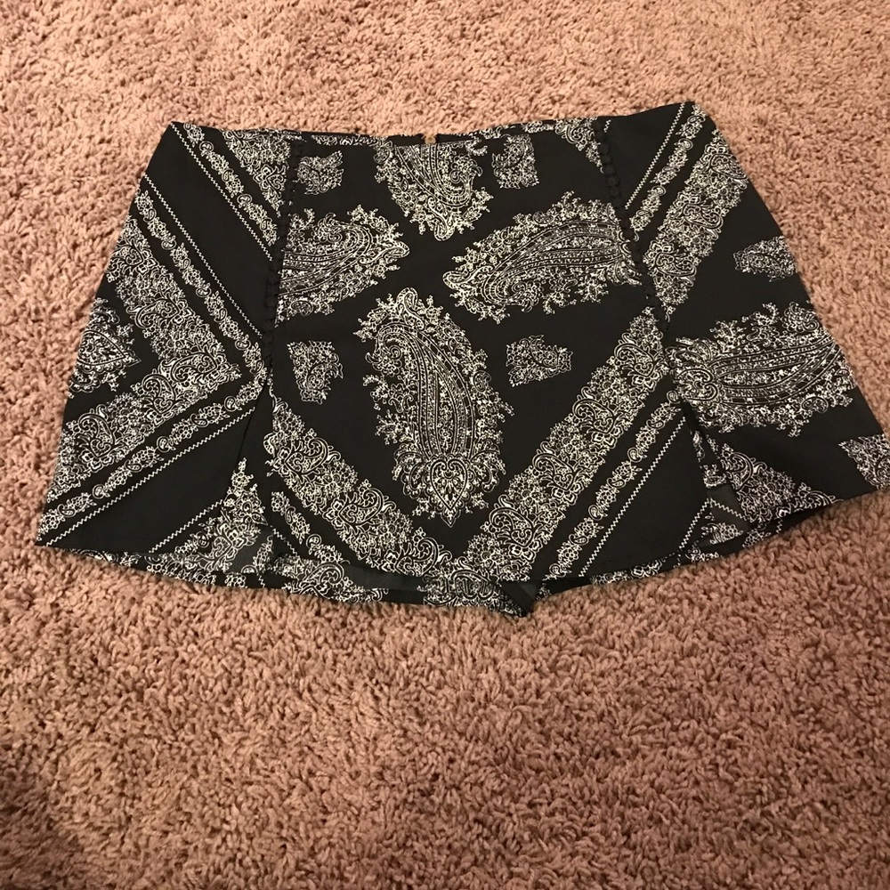 Black and white skort