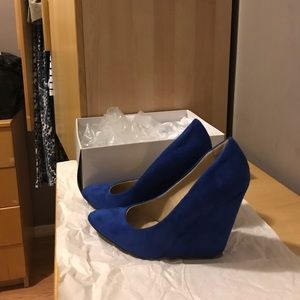 Nine West royal blue wedges