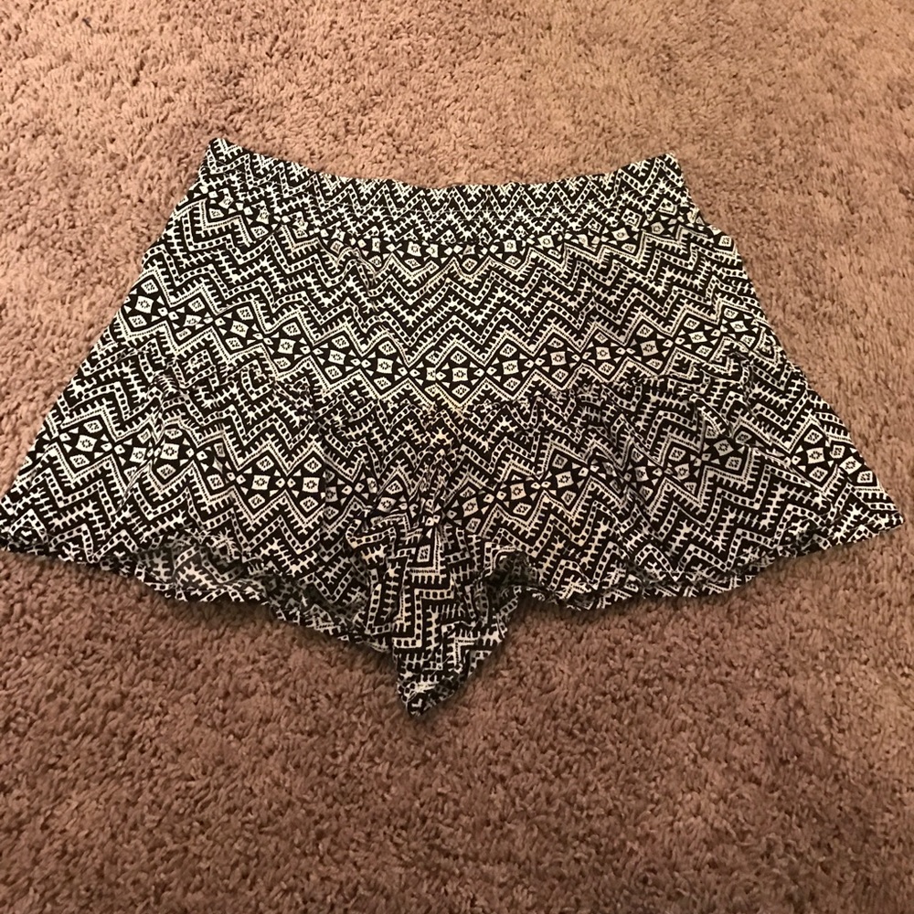 Black and white ruffle shorts