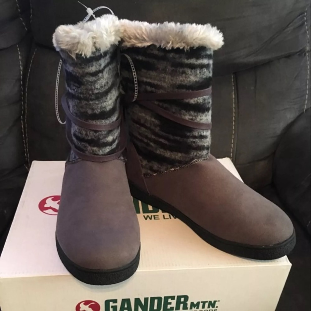 New women's boots size 9