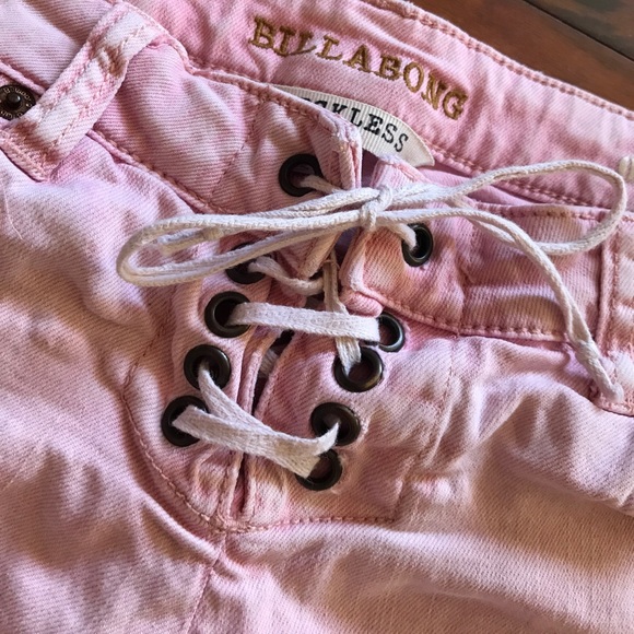 Short Billabong Shorts - Picture 2 of 5