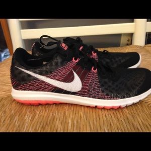 New Women's NIKE Fury Shoes athletic fly knit NWOB