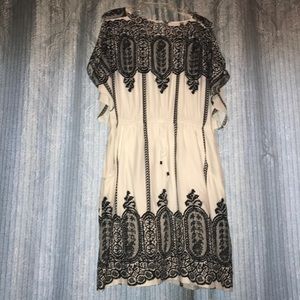 White and black pocket dress