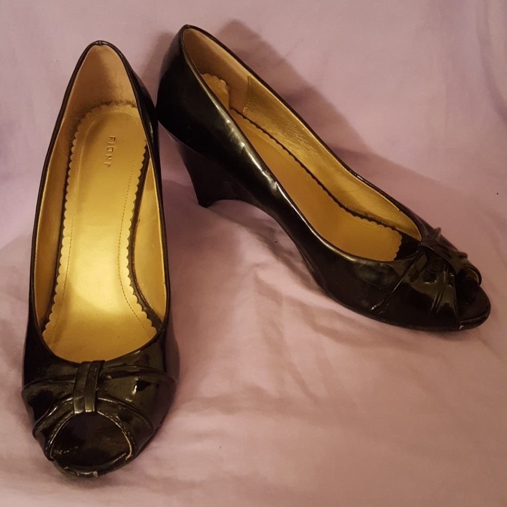 FIONI Black Faux Patent Leather Wedges Size 11