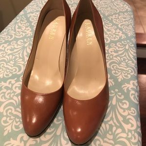 NWOB Lauren Ralph Lauren cognac leather pumps