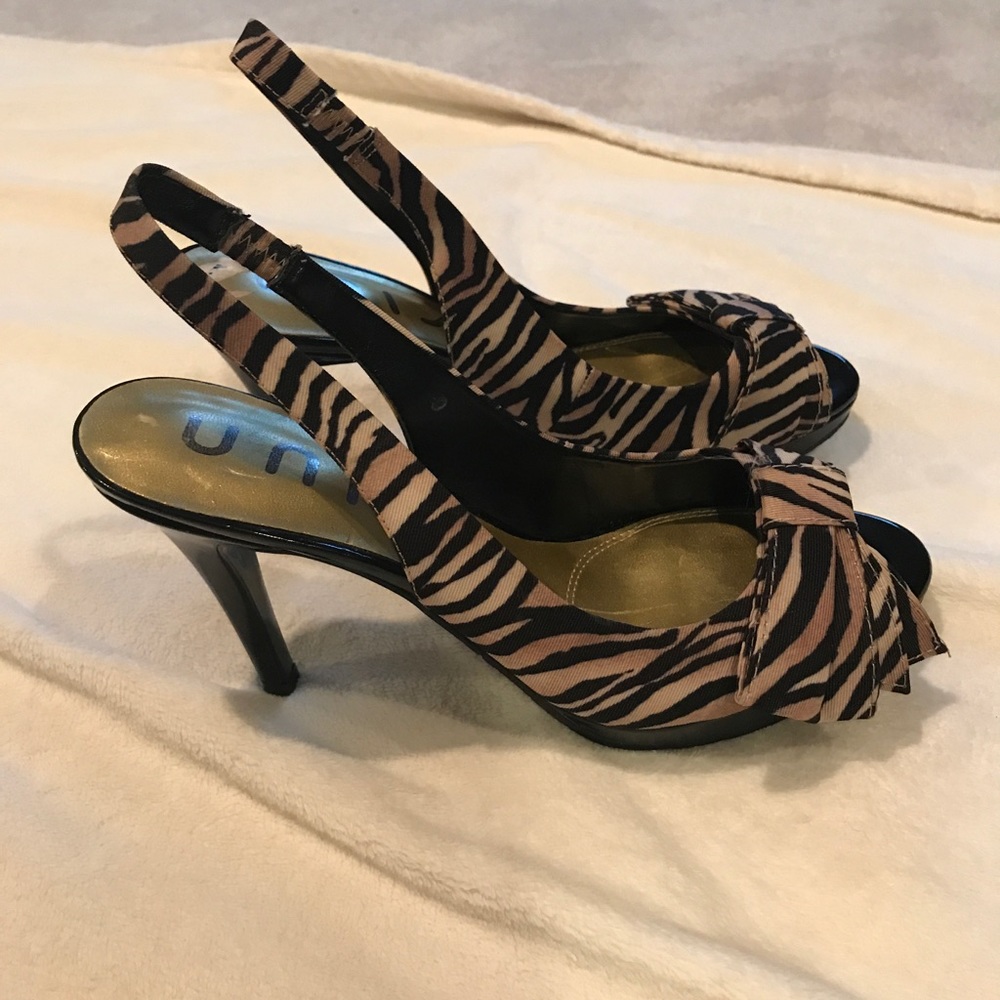 Tan and black leopard prints peep toe heels