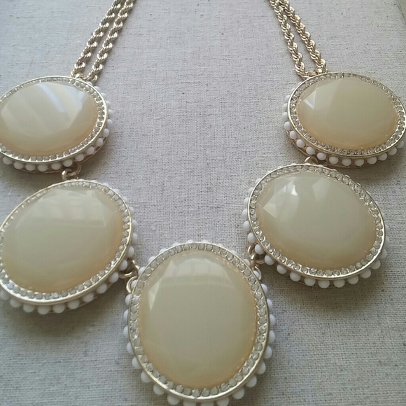 BR Statement Necklace - Picture 2 of 4