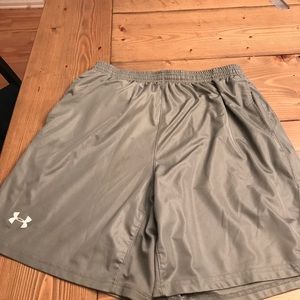Under armour basketball shorts size large.