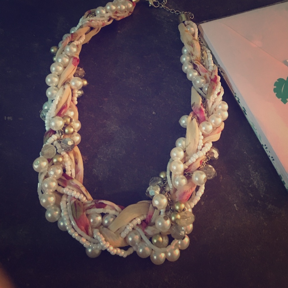 Pink pearly necklace