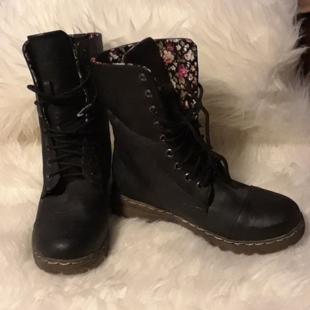 ❤Black Lace Up Boots❤
