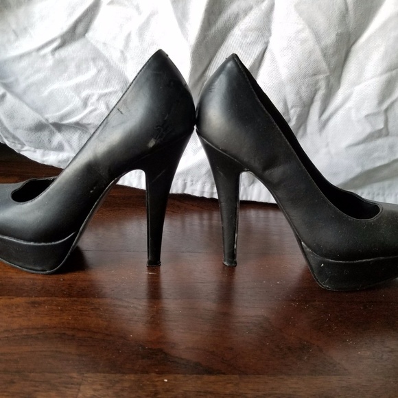 G BY GUESS Black Pumps - Leather - Picture 3 of 3