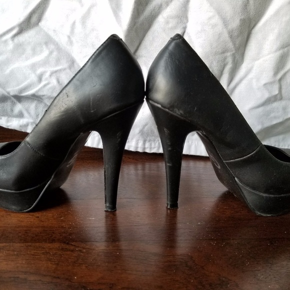 G BY GUESS Black Pumps - Leather - Picture 2 of 3