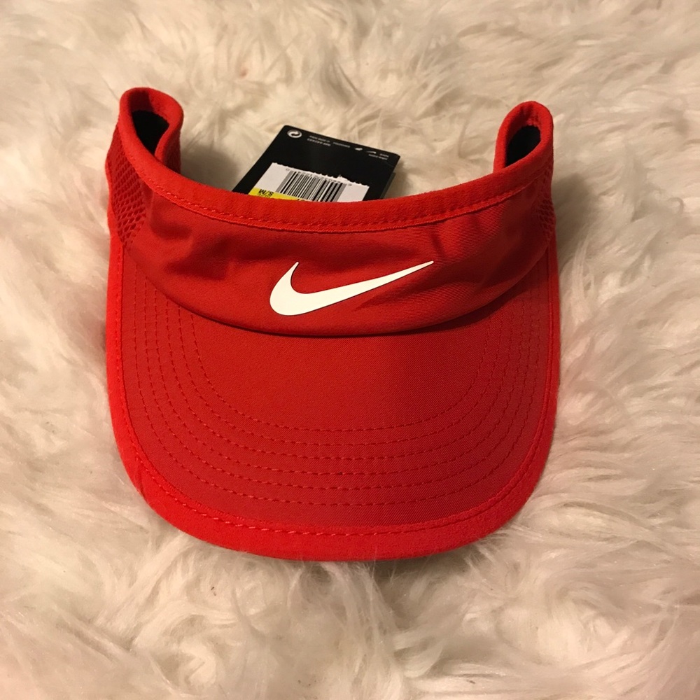 ❌❌SOLD❌❌ Women's Nike Featherlight Dri-Fit Visor